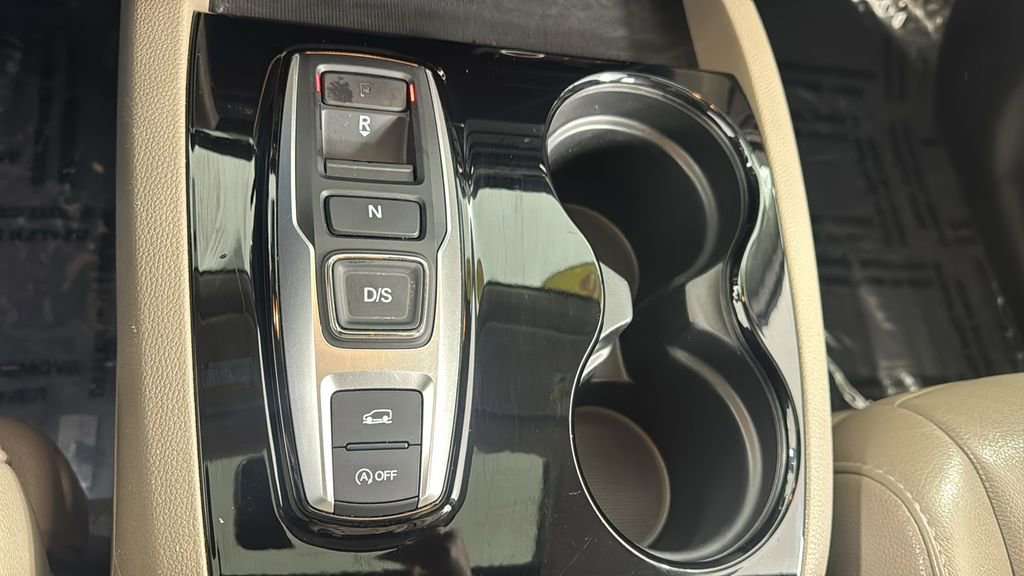 Used 2016 Honda Pilot Touring image 32