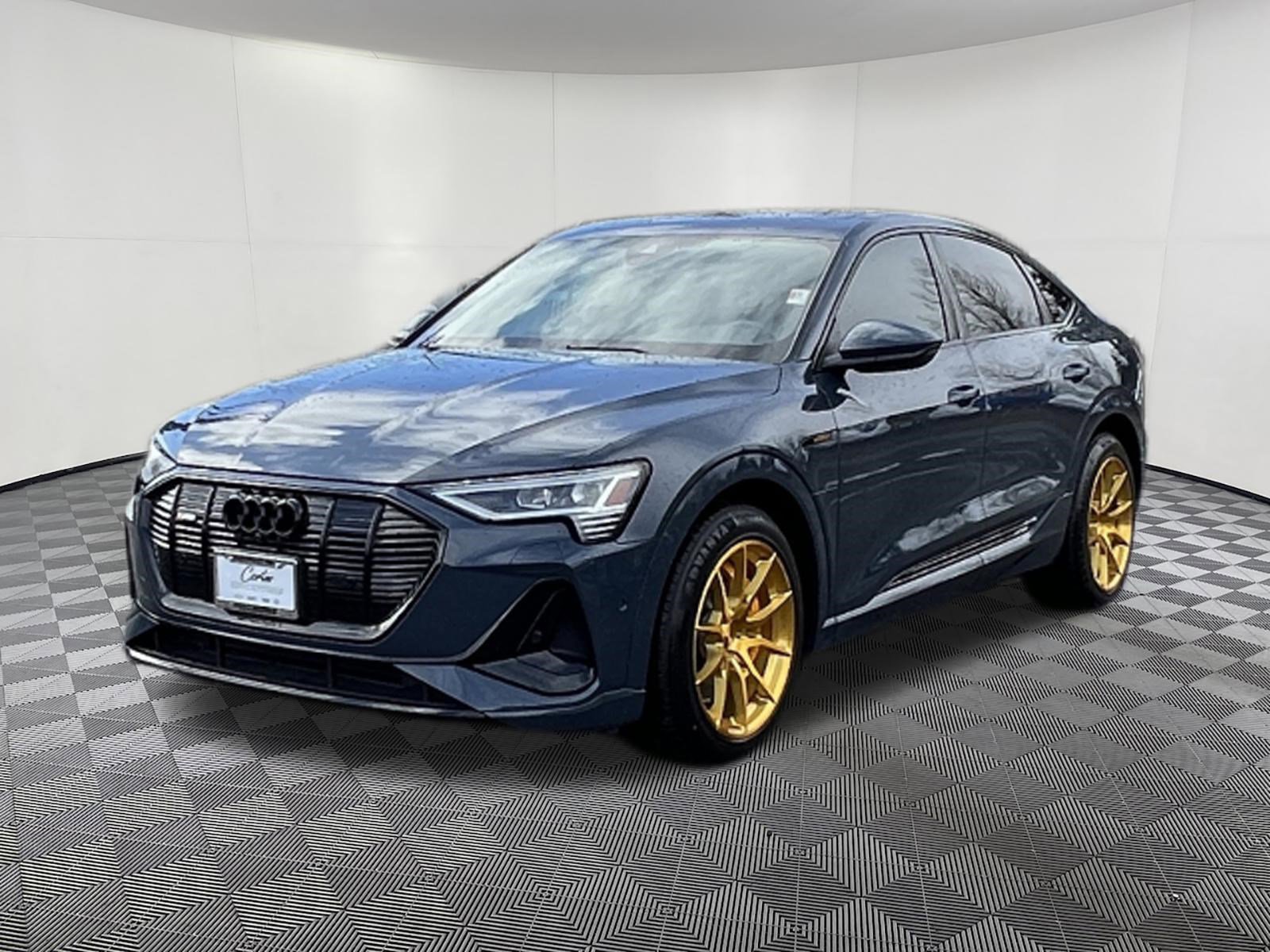 Used 2023 Audi e-tron Premium Plus w/ Premium Plus Package image 3