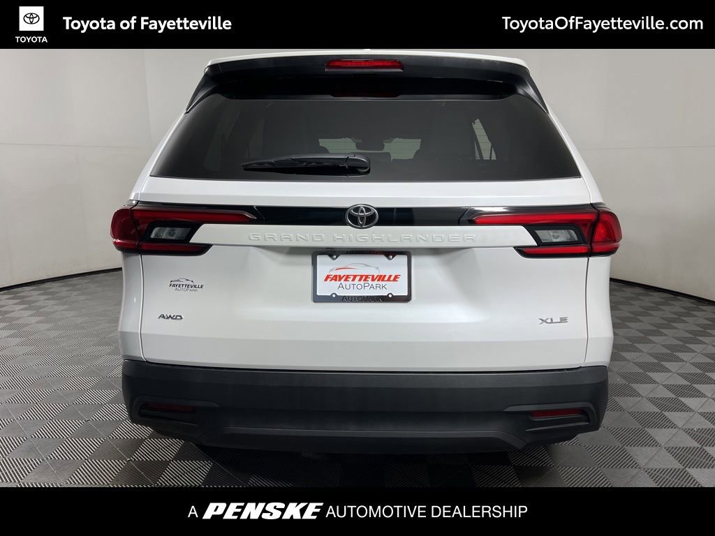Used 2025 Toyota Grand Highlander AWD image 13