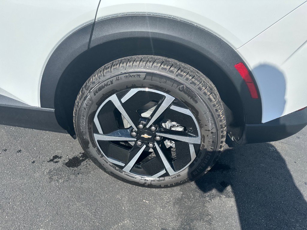 New 2026 Chevrolet Equinox EV LT image 9
