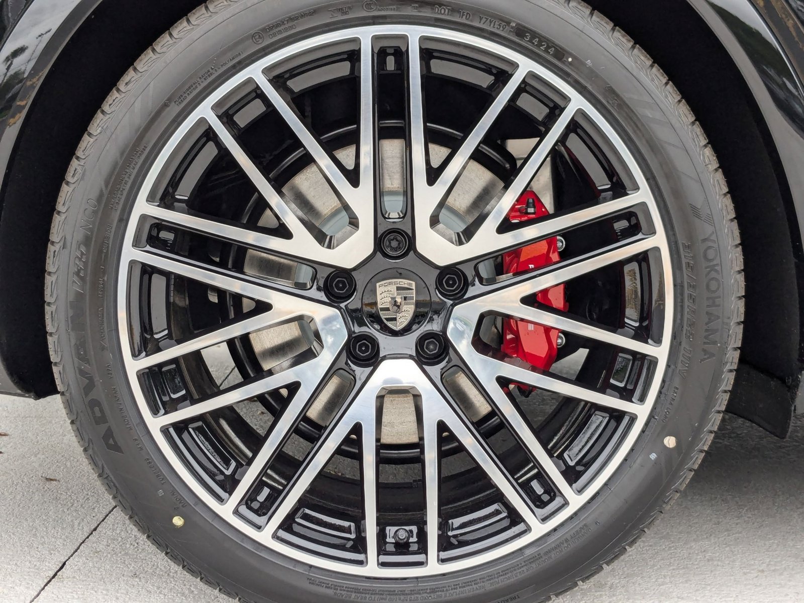 New 2025 Porsche Cayenne Turbo AWD/4WD image 29