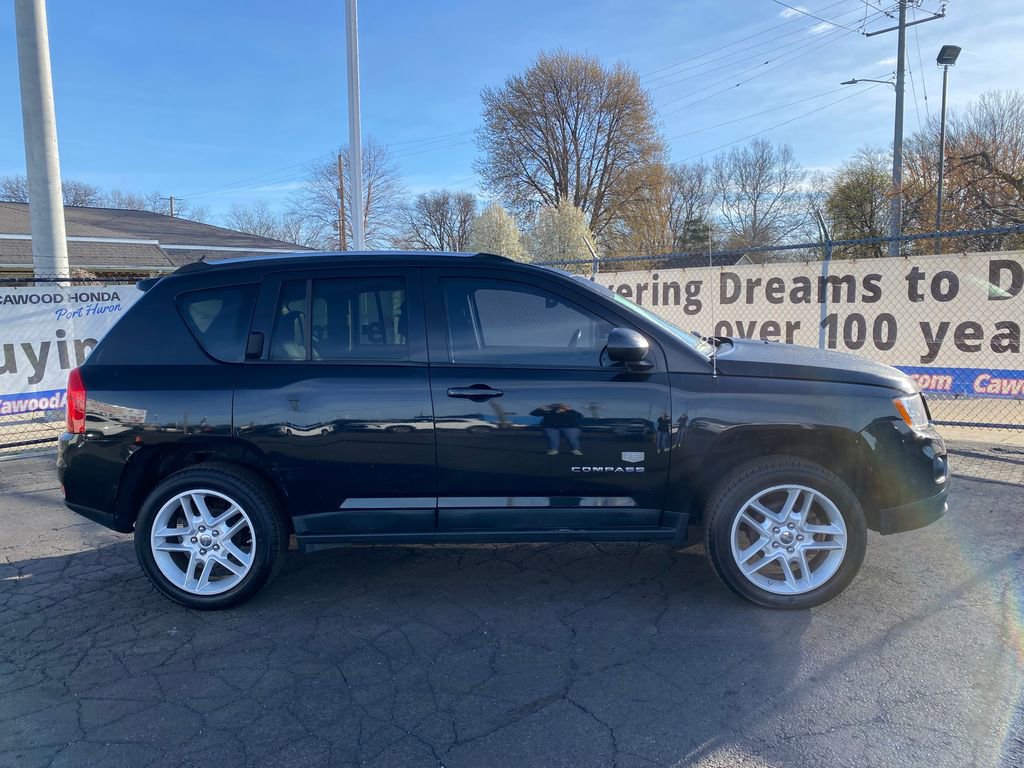 Used 2011 Jeep Compass Limited w/ Sun/Sound Group FWD image 2