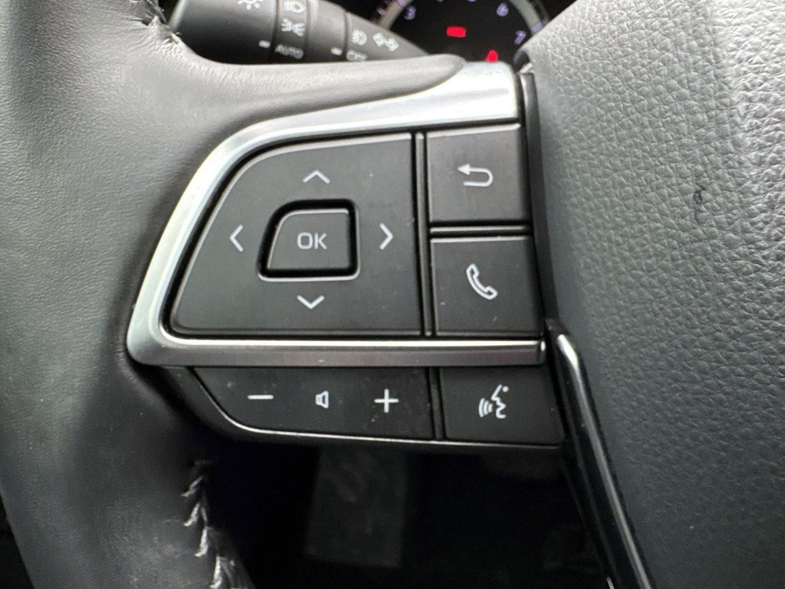 Used 2021 Toyota Highlander LE image 24