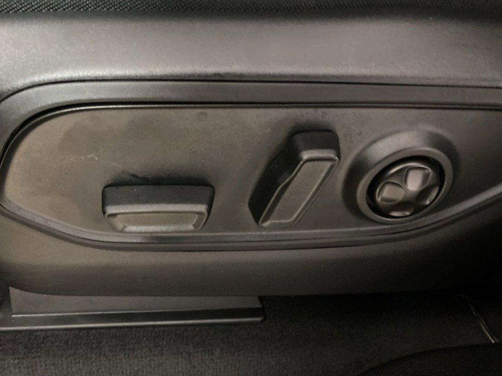 Used 2025 Jeep Grand Cherokee Laredo w/ Luxury Tech Group I image 19