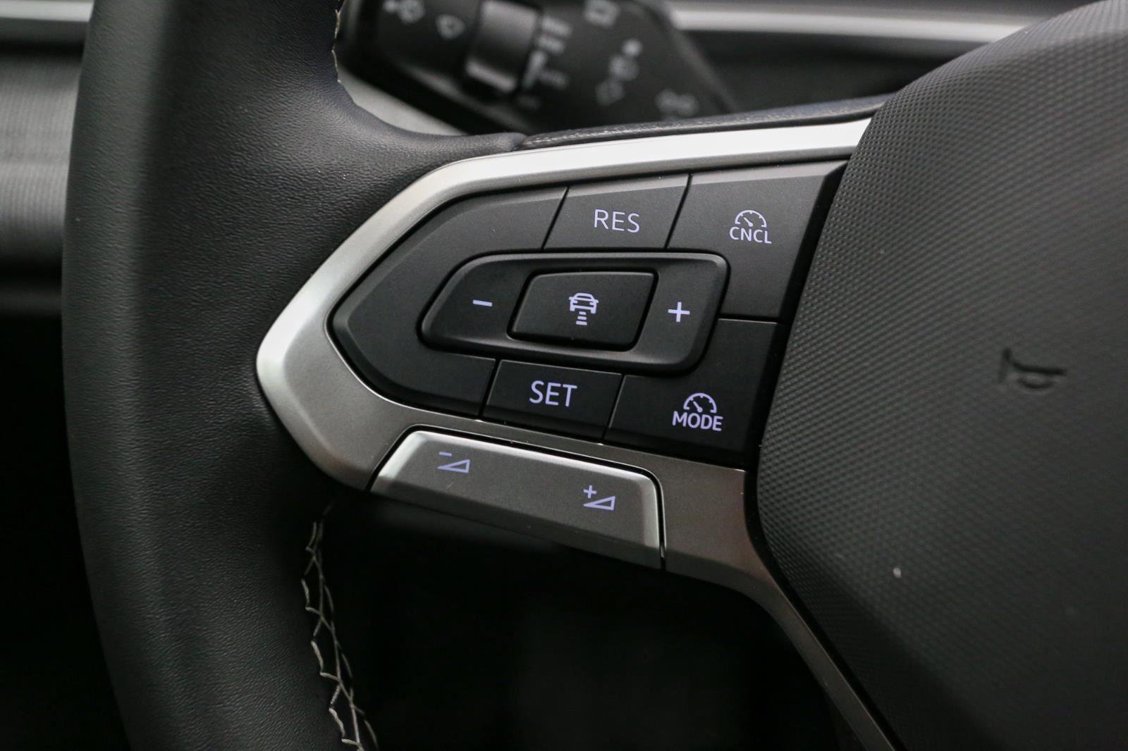 Used 2025 Volkswagen Tiguan S image 33