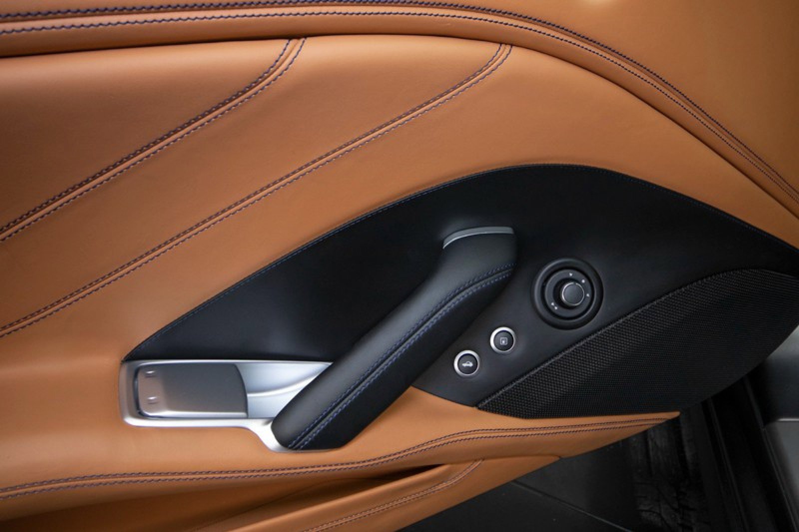Used 2016 Ferrari California T RWD image 37