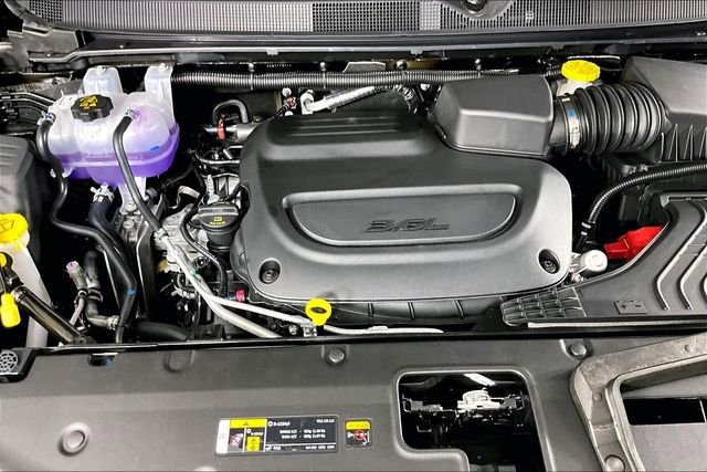 New 2027 Chrysler Pacifica Limited FWD image 2