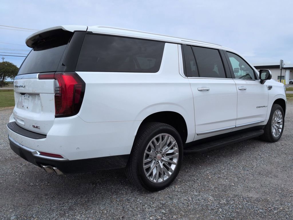 Used 2025 GMC Yukon XL Denali AWD/4WD image 3