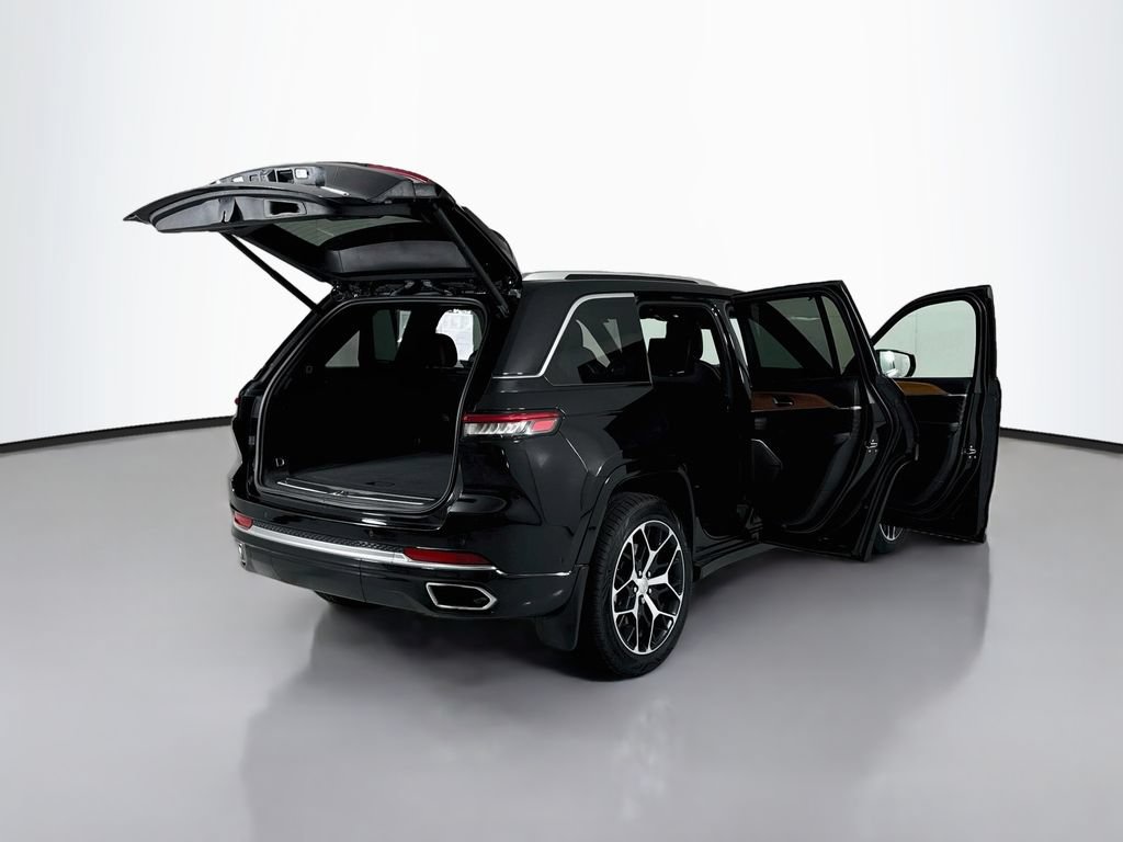Used 2023 Jeep Grand Cherokee Summit AWD/4WD image 32