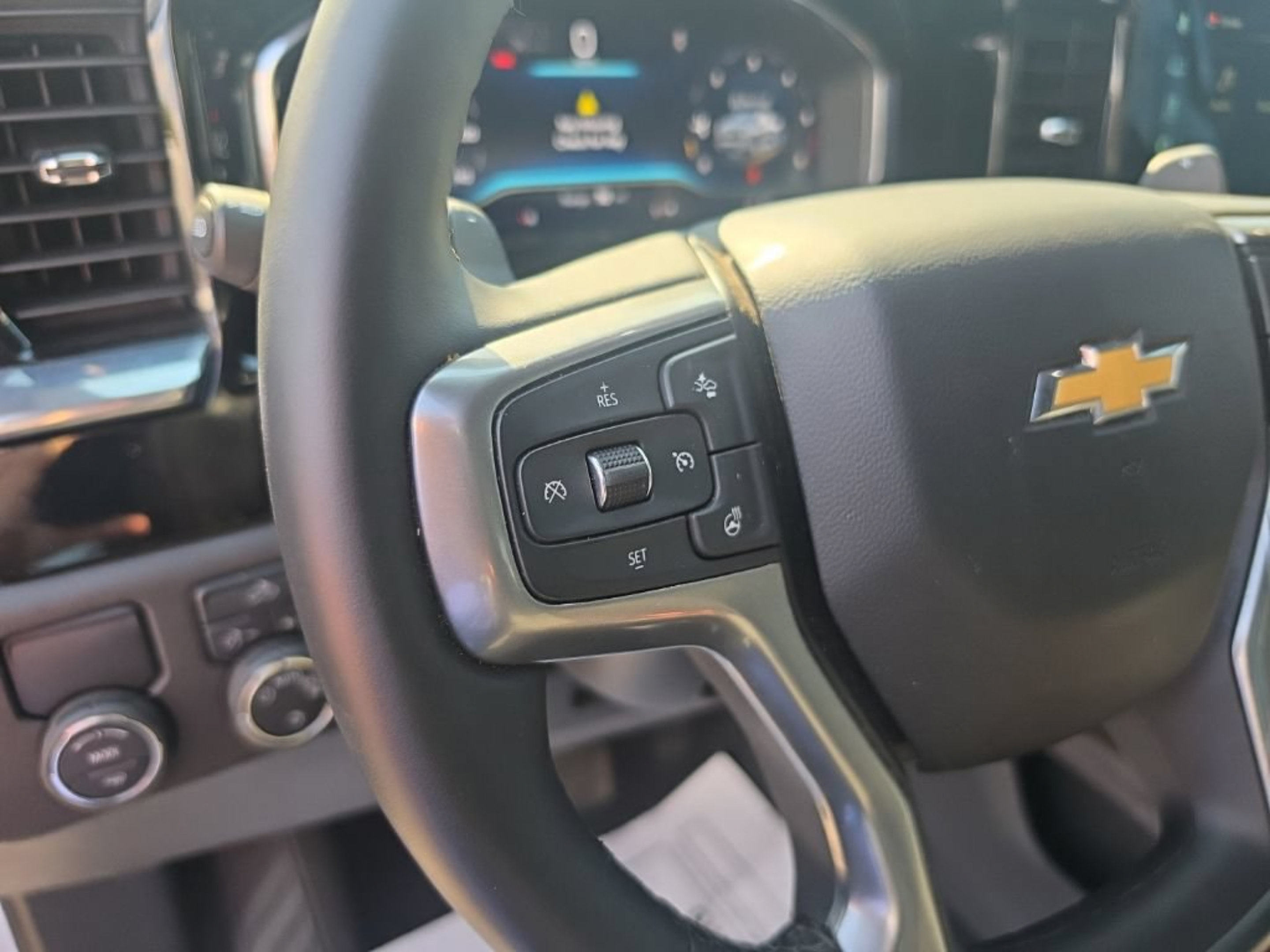 Used 2025 Chevrolet Silverado 1500 LT RWD image 15