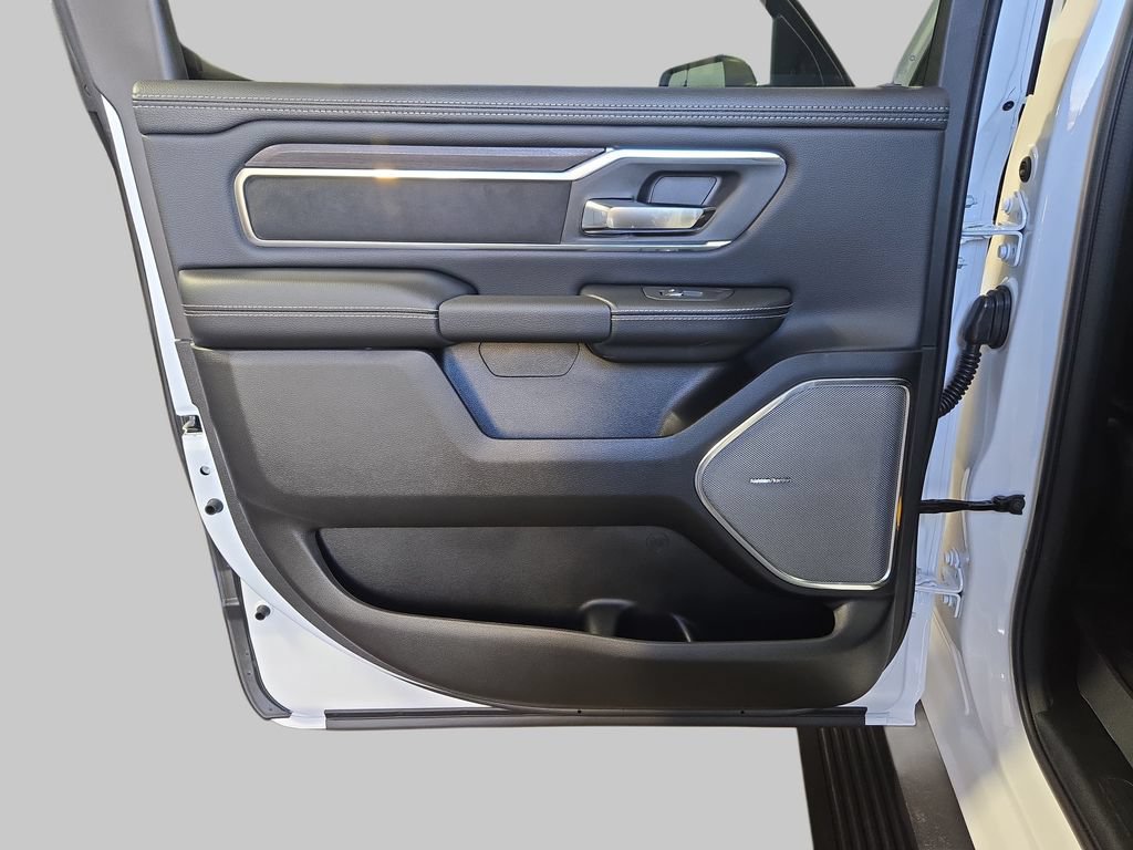 New 2026 RAM 1500 Laramie AWD/4WD image 16