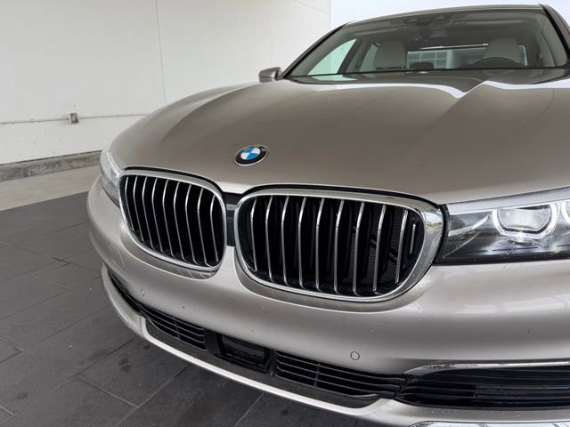 Used 2019 BMW 740i w/ Executive Package image 2
