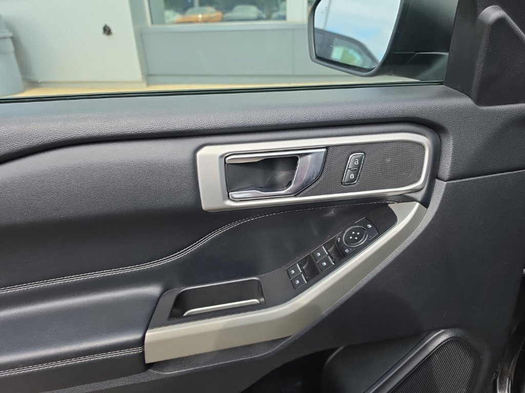 Used 2020 Ford Explorer XLT w/ Equipment Group 202A AWD/4WD image 12
