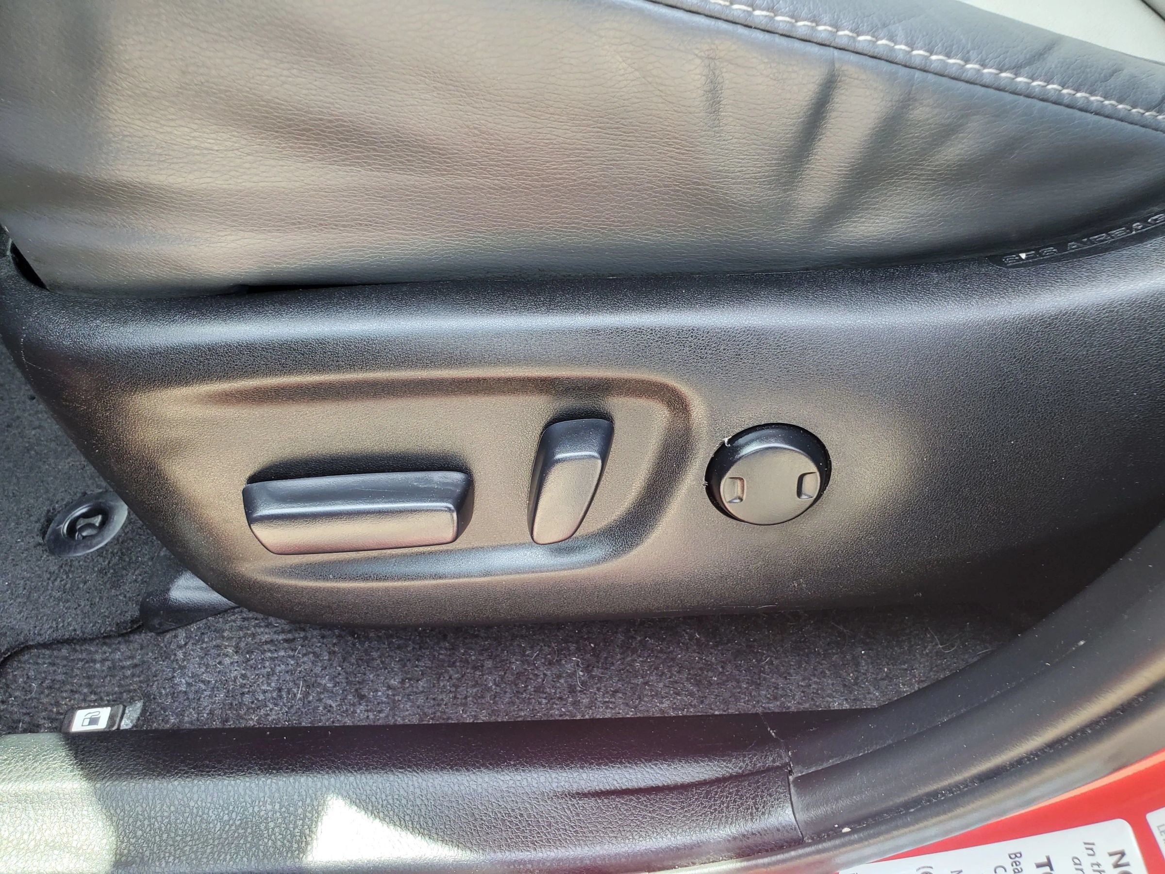 Used 2015 Toyota RAV4 Limited w/ Technology Package FWD image 5