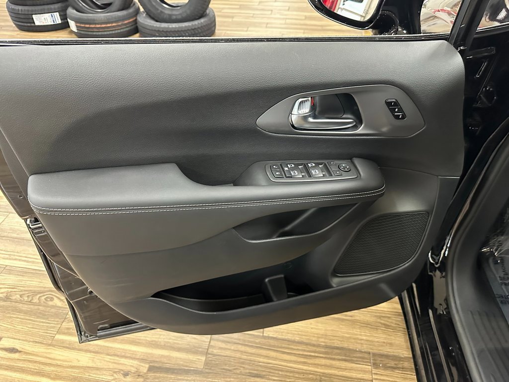 New 2026 Chrysler Pacifica Select image 10