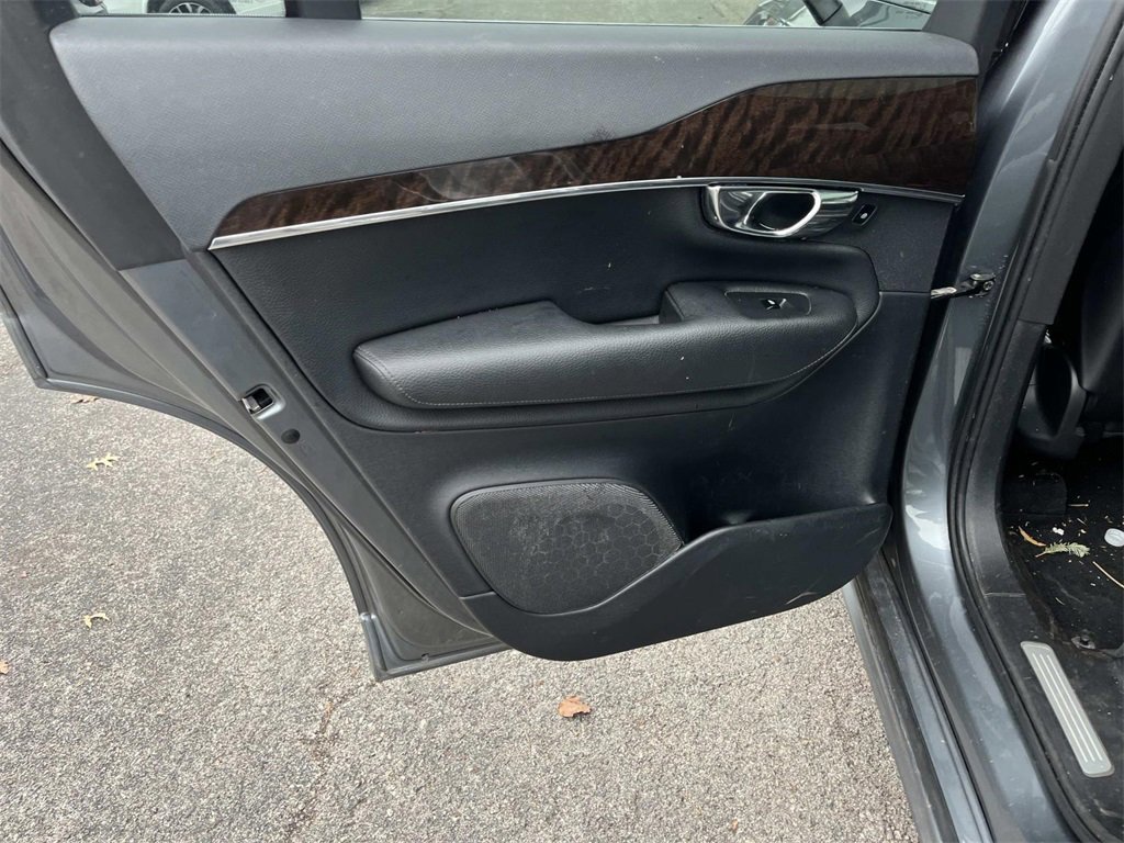 Used 2016 Volvo XC90 T6 Momentum w/ Momentum Plus Package image 17