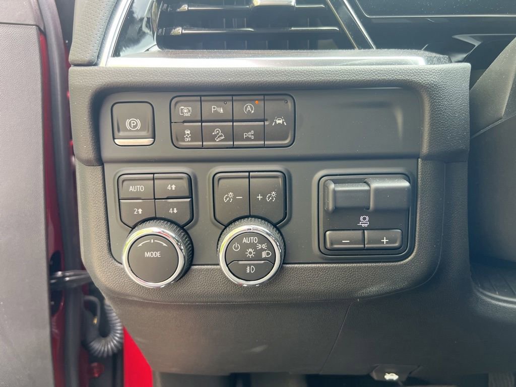 Used 2025 Chevrolet Suburban Premier w/ Sun And Tow Package AWD/4WD image 16