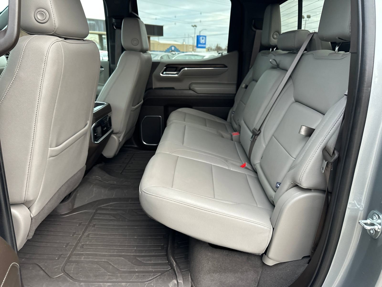 Used 2023 GMC Sierra 1500 SLT image 28