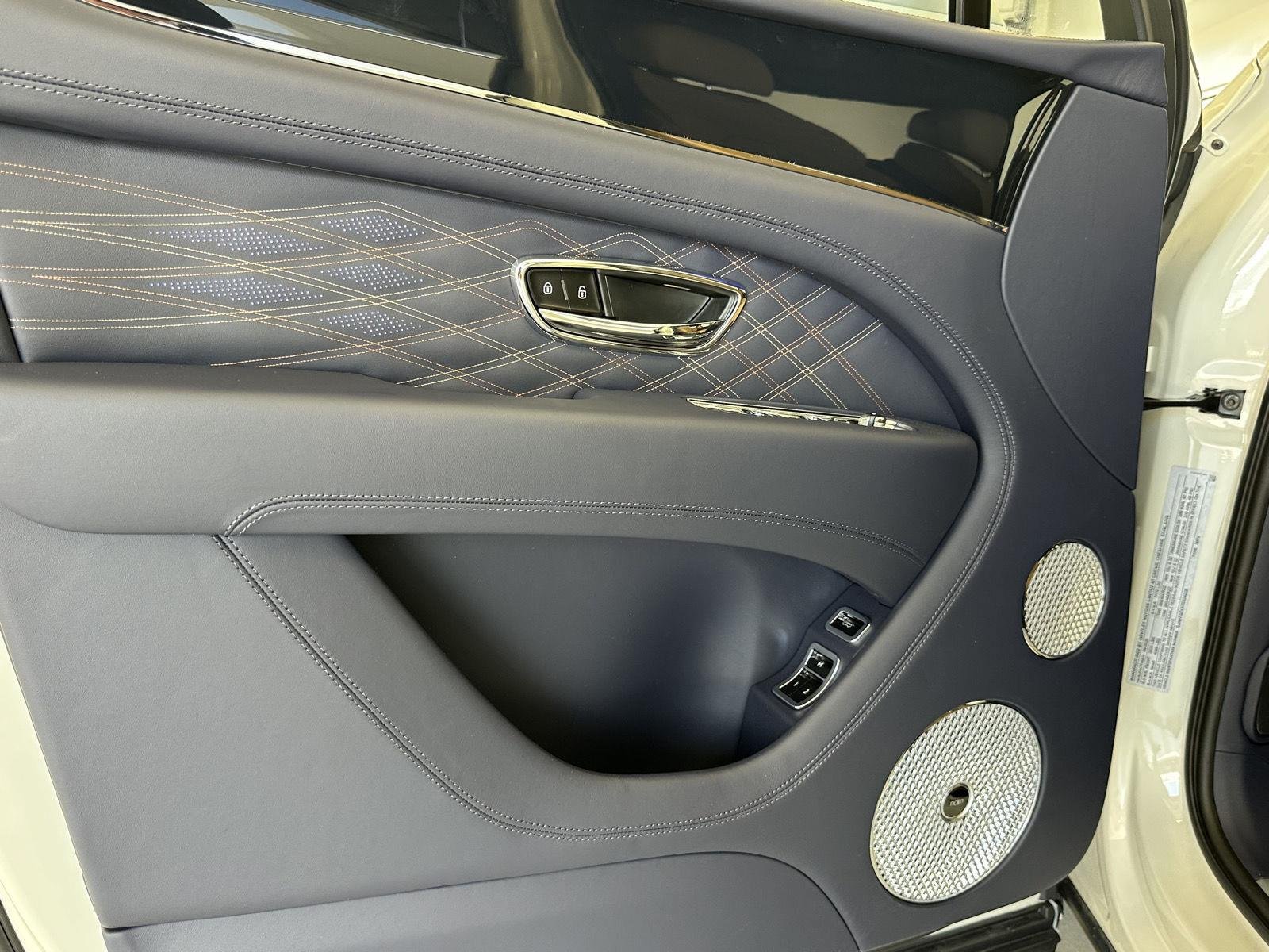 New 2026 Bentley Bentayga Extended Wheelbase AWD/4WD image 16