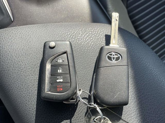 Used 2022 Toyota Camry SE image 34