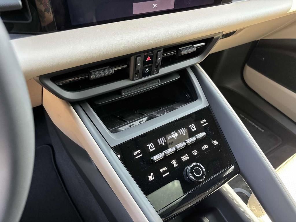 Used 2025 Porsche Macan Electric image 32