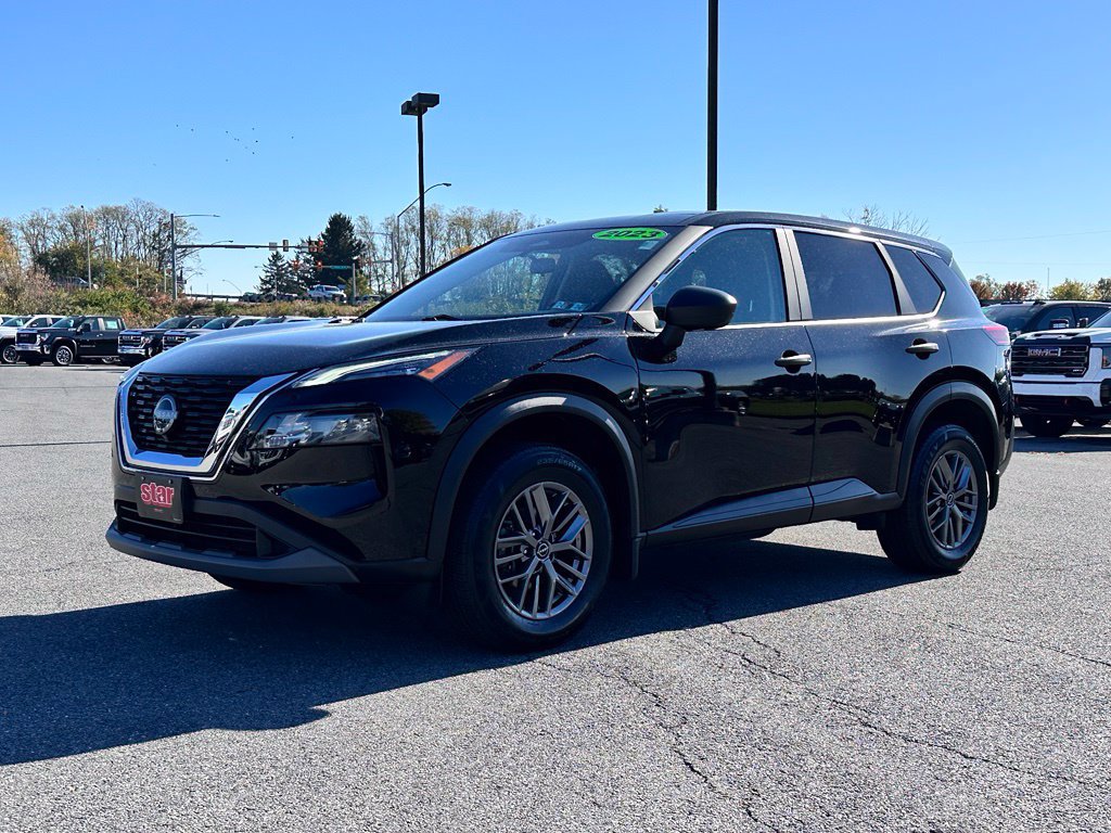 Used 2023 Nissan Rogue S AWD/4WD image 2