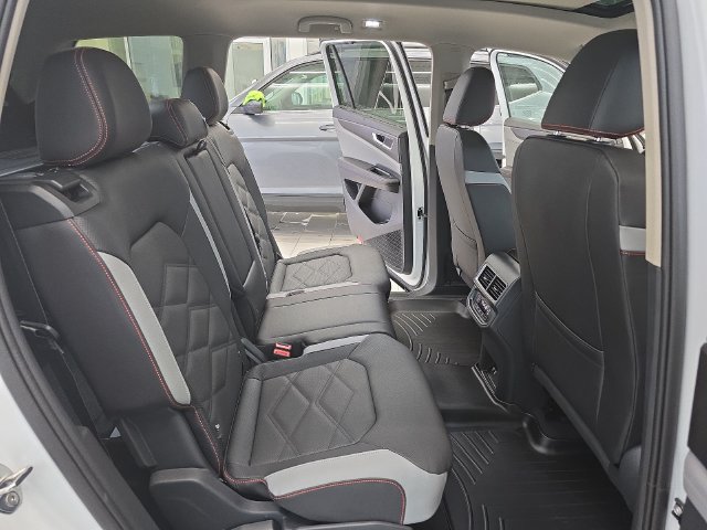 Used 2026 Volkswagen Atlas Peak Edition AWD/4WD image 19