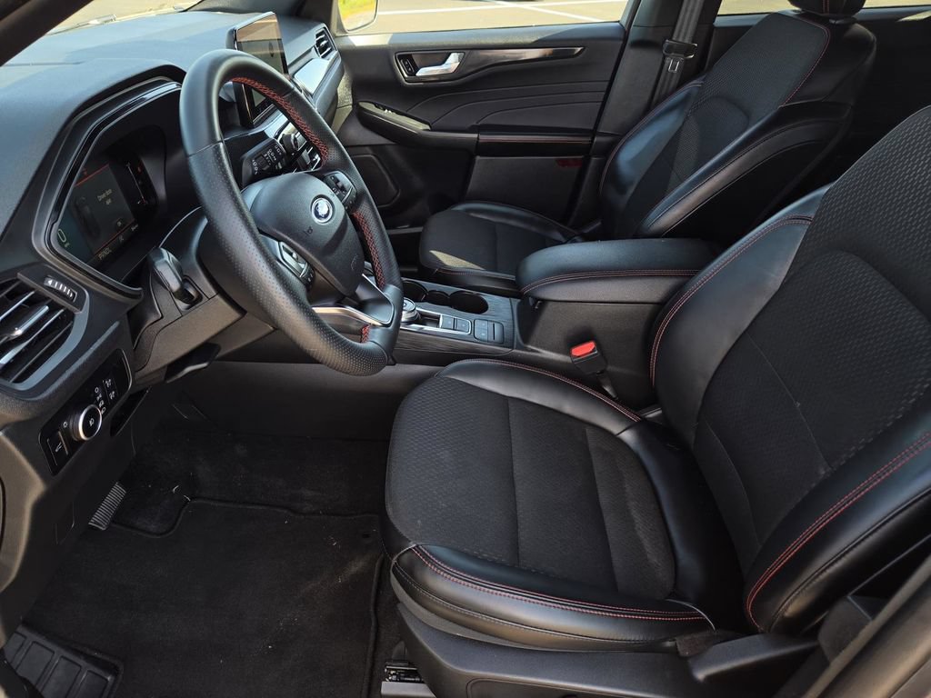 Used 2025 Ford Escape ST-Line Select AWD/4WD image 12