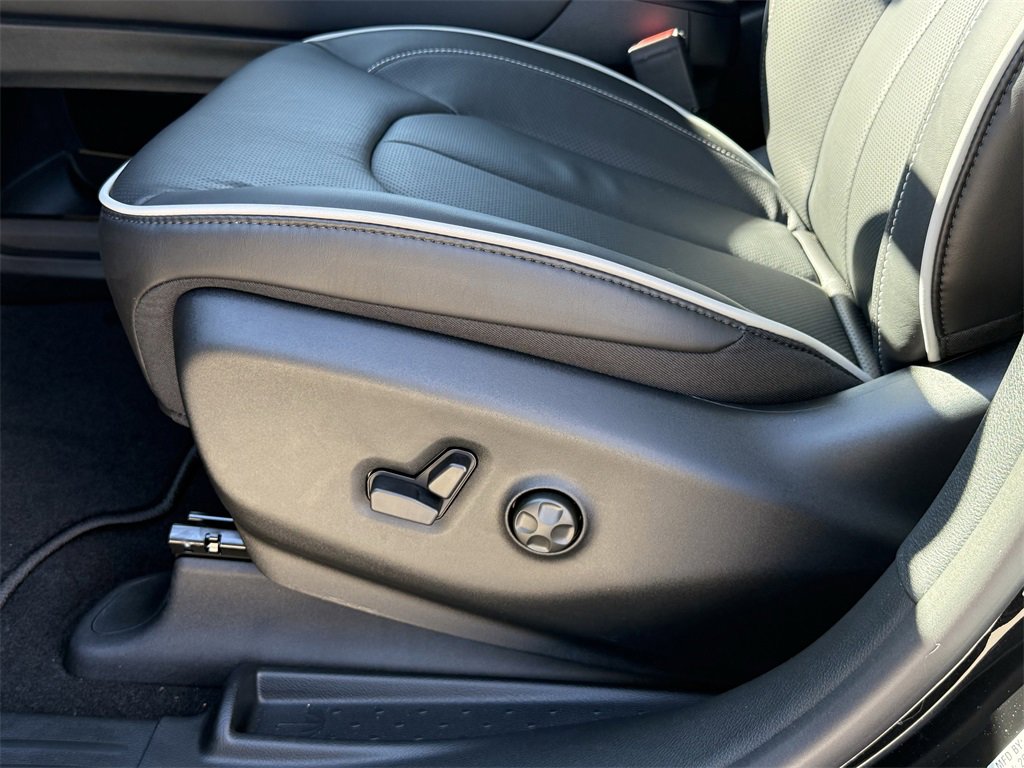 New 2026 Chrysler Pacifica Limited image 13