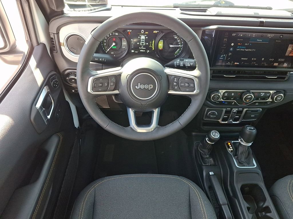 Used 2025 Jeep Wrangler Unlimited Sahara image 14
