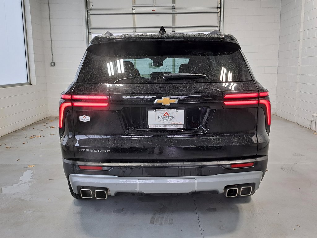 Used 2025 Chevrolet Traverse LT image 7