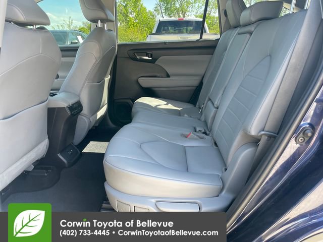 Used 2021 Toyota Highlander XLE AWD/4WD image 25