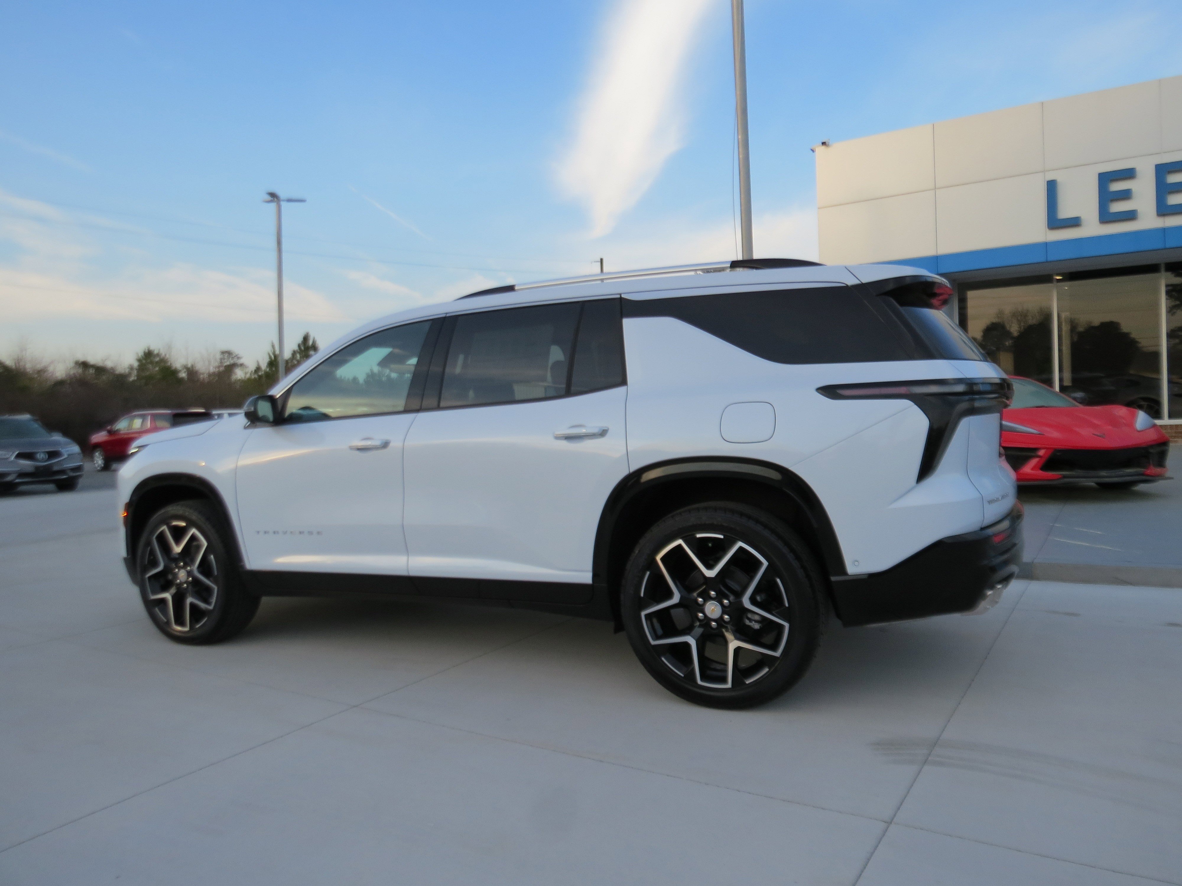 New 2026 Chevrolet Traverse High Country FWD image 3