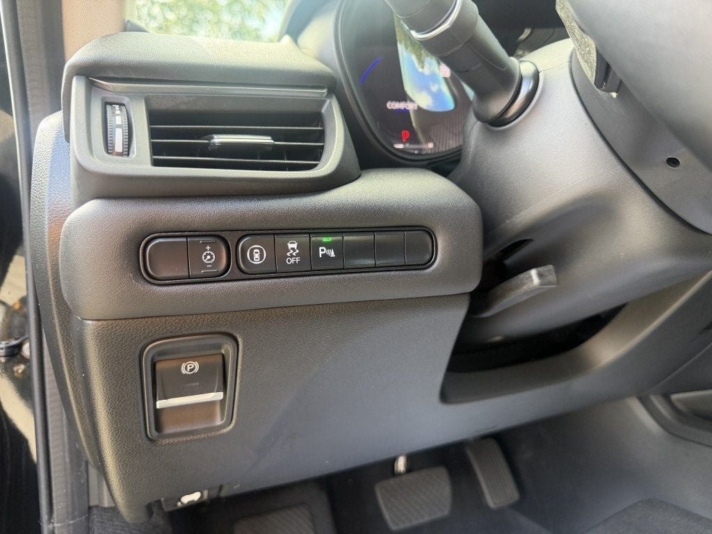 Used 2025 Acura TLX w/ Technology Package FWD image 10