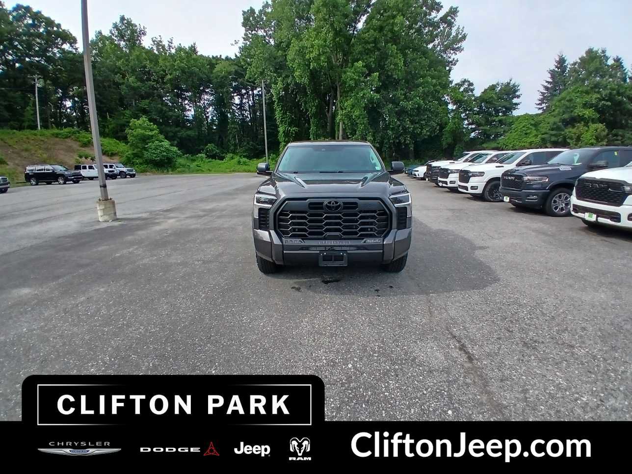 Used 2022 Toyota Tundra SR5 w/ SR5 Premium Package AWD/4WD image 2