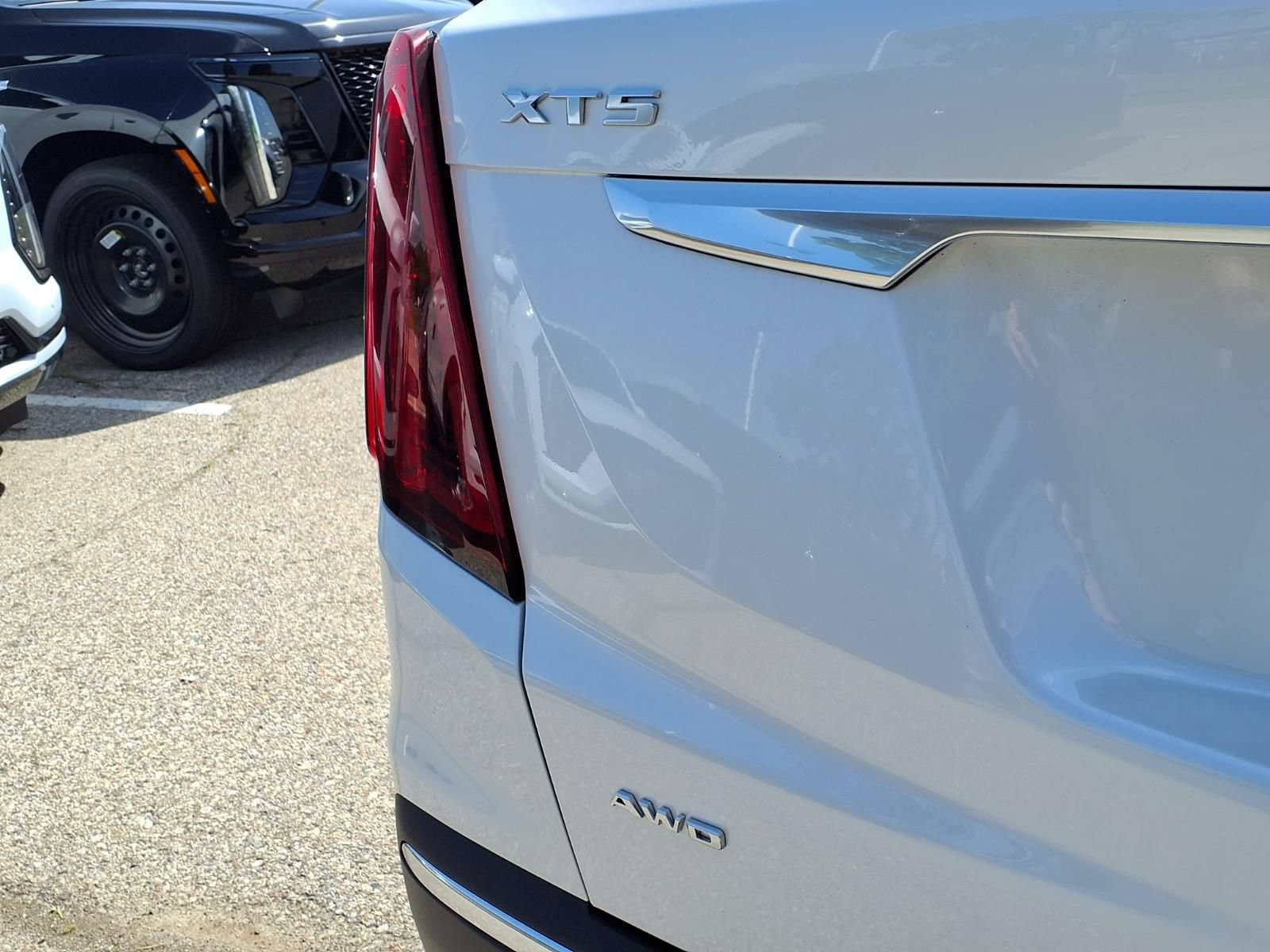 New 2026 Cadillac XT5 Premium Luxury w/ LPO, Floor Liner Package AWD/4WD image 8