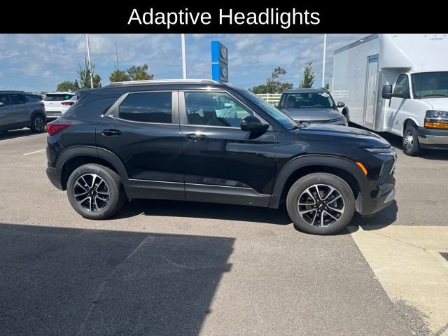 Used 2025 Chevrolet TrailBlazer LT AWD/4WD image 4