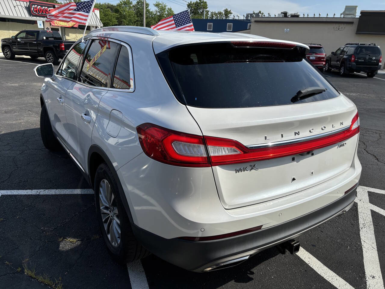 Used 2016 Lincoln MKX Select w/ Select Plus Package image 3