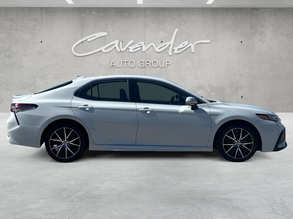 Used 2024 Toyota Camry SE image 17