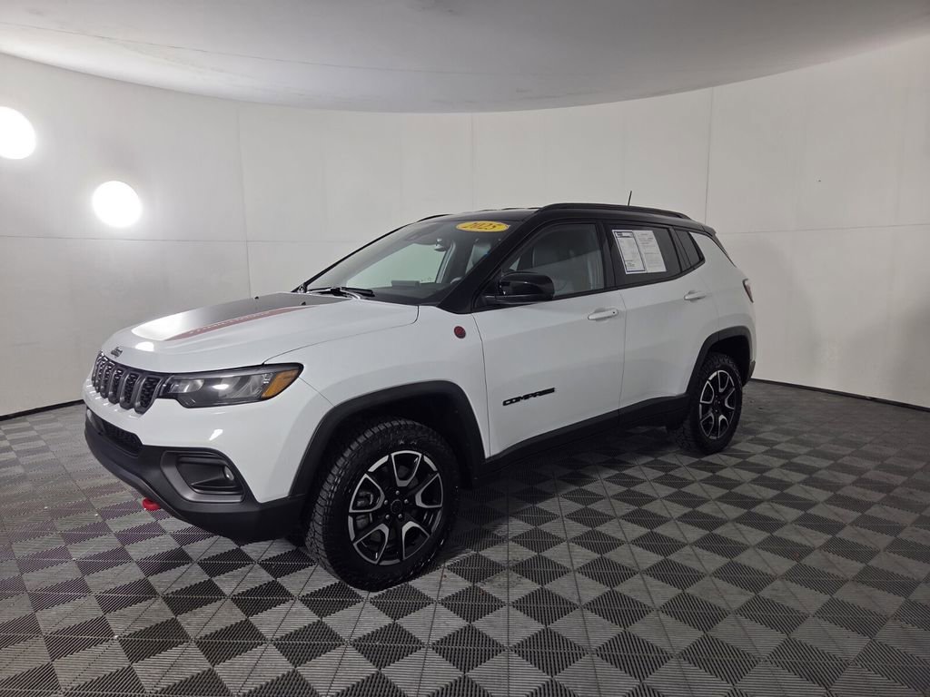 Certified 2025 Jeep Compass Trailhawk w/ Trailhawk Convenience Group AWD/4WD image 4