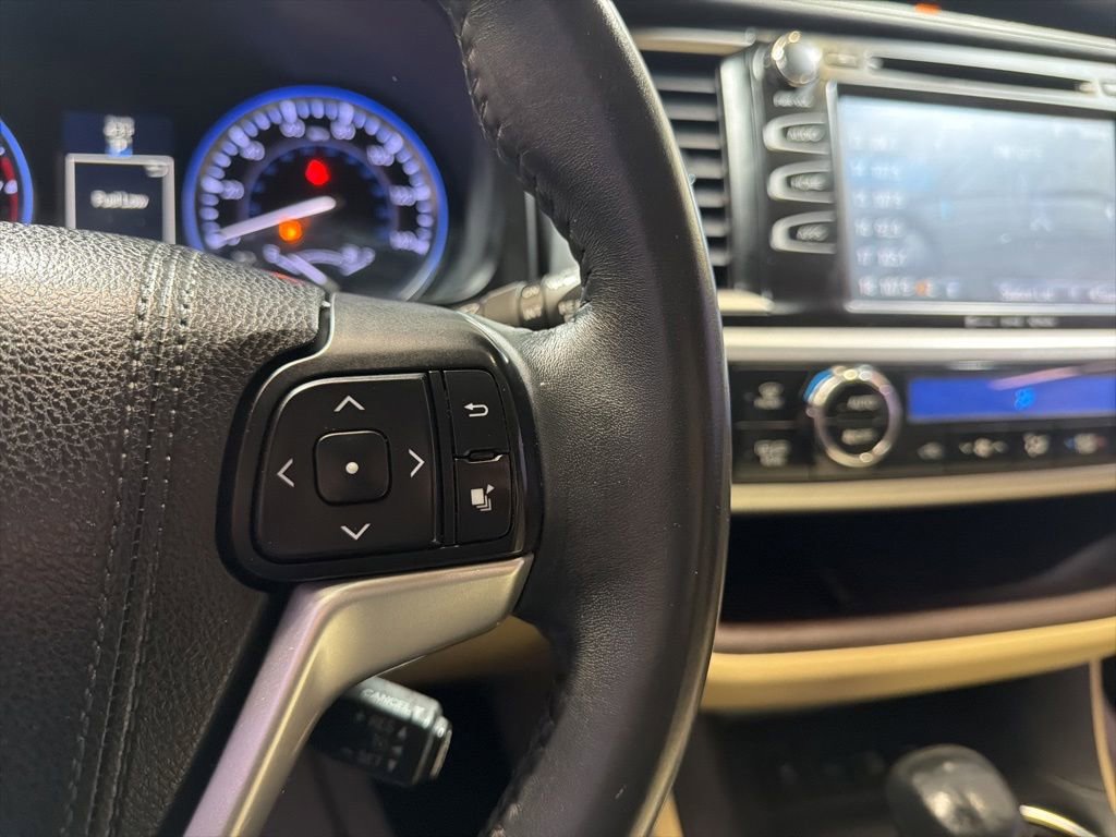 Used 2016 Toyota Highlander XLE AWD/4WD image 30