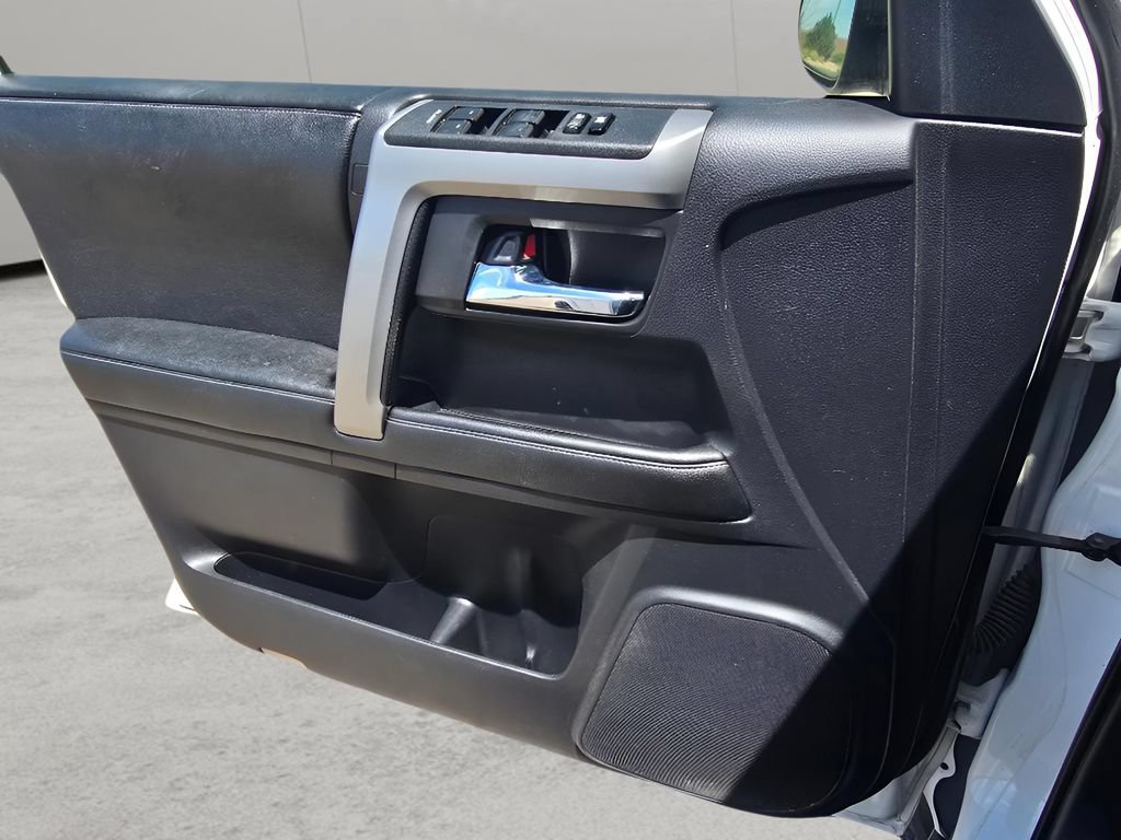 Used 2014 Toyota 4Runner SR5 AWD/4WD image 22