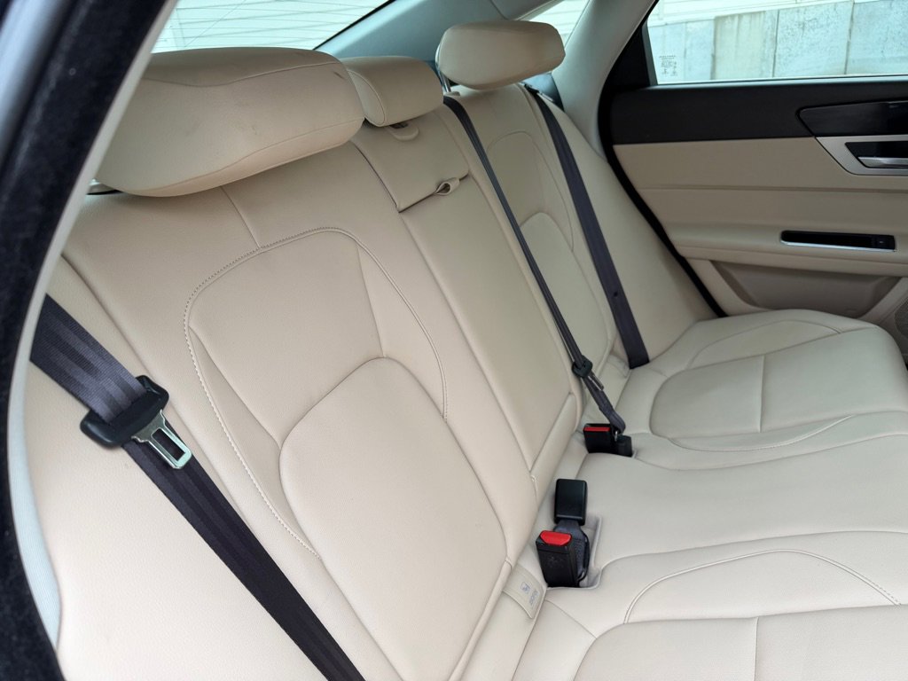 Used 2018 Jaguar XF Premium AWD/4WD image 21