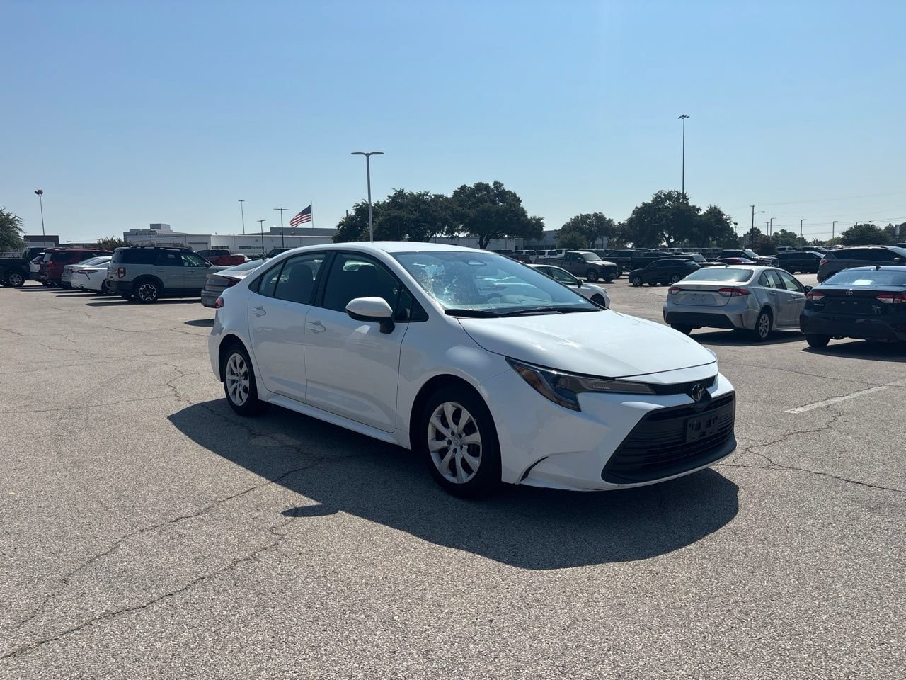 Used 2024 Toyota Corolla LE FWD image 2