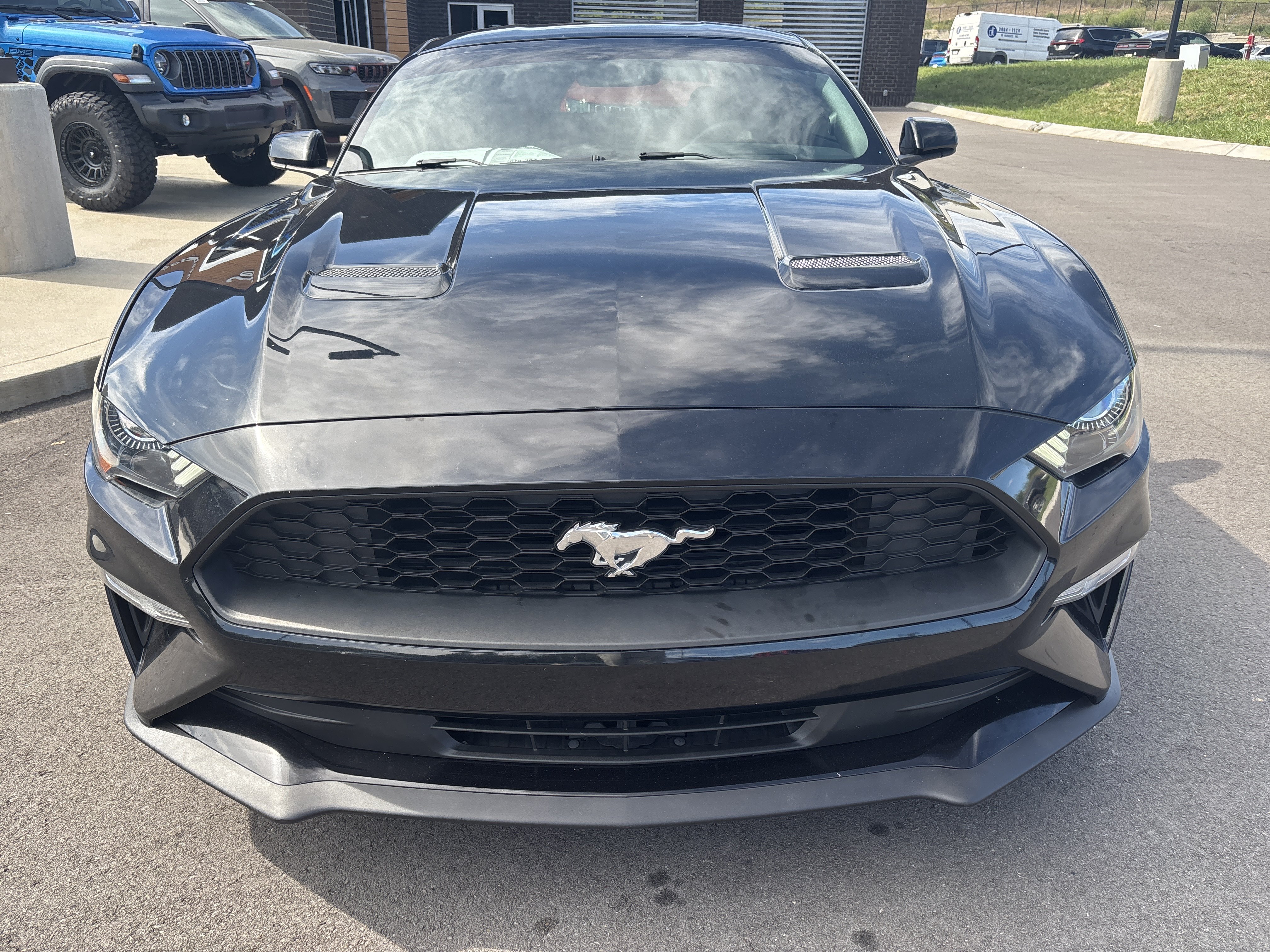 Used 2019 Ford Mustang Coupe RWD image 8