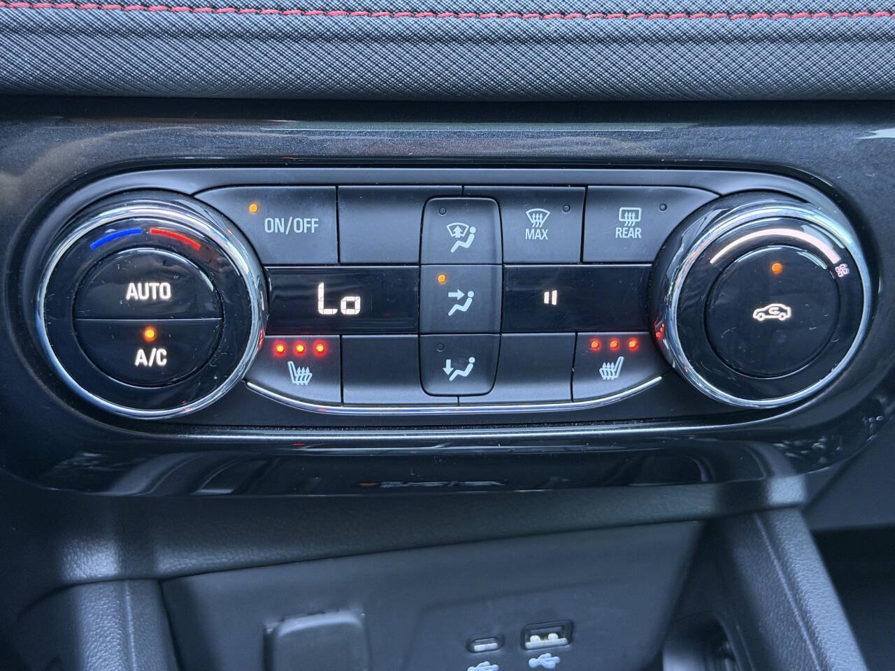 Used 2025 Chevrolet TrailBlazer RS w/ Convenience Package FWD image 29