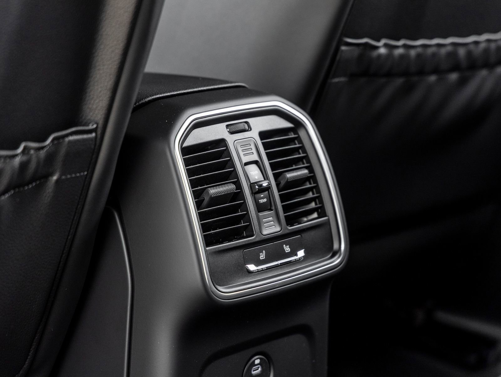 Certified 2026 Porsche Macan AWD/4WD image 31