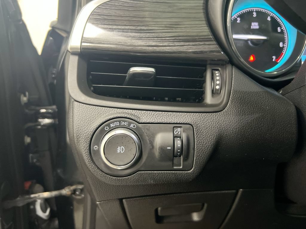 Used 2017 Buick Envision Essence FWD image 18