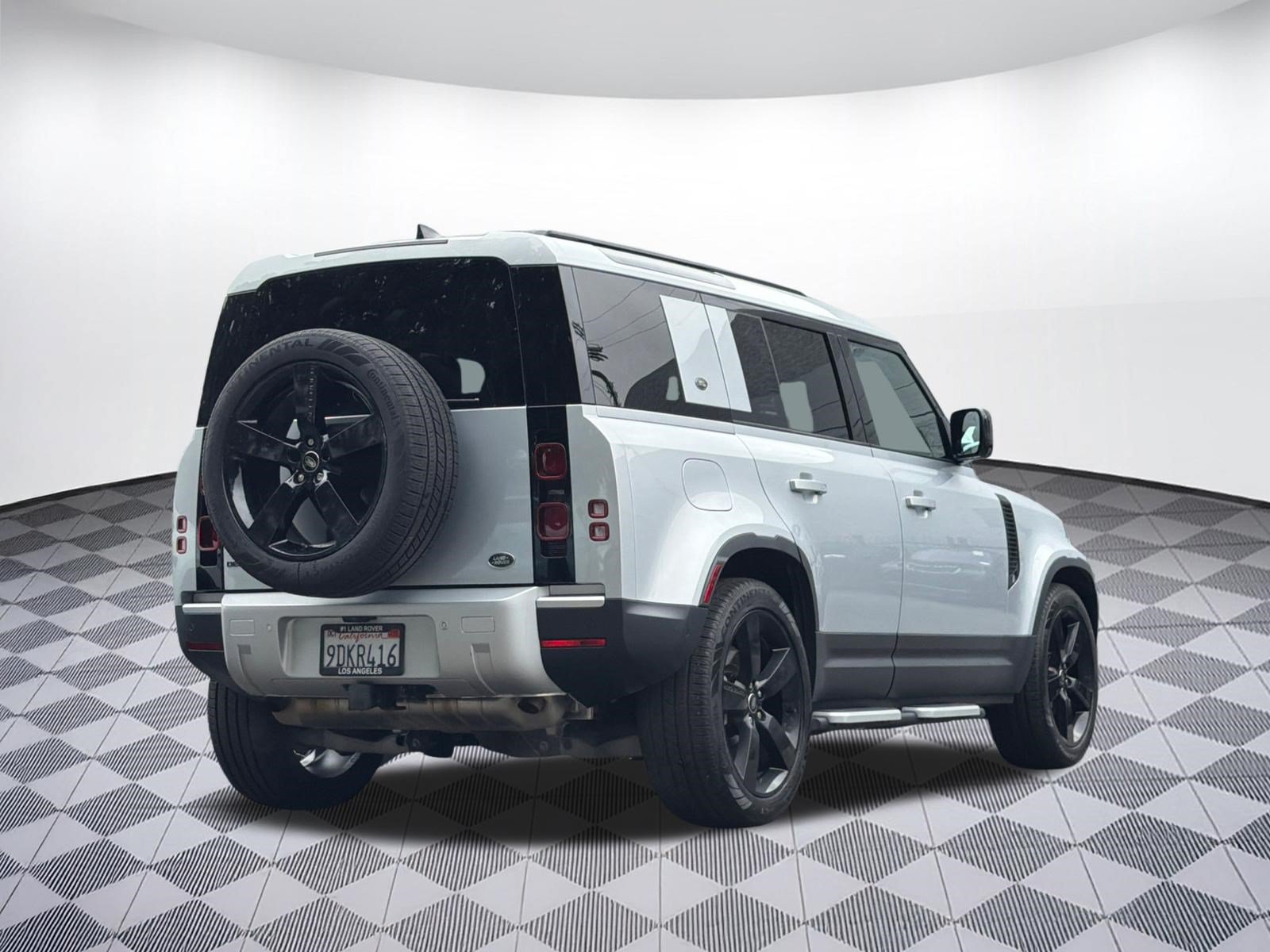 Used 2023 Land Rover Defender 110 SE AWD/4WD image 9