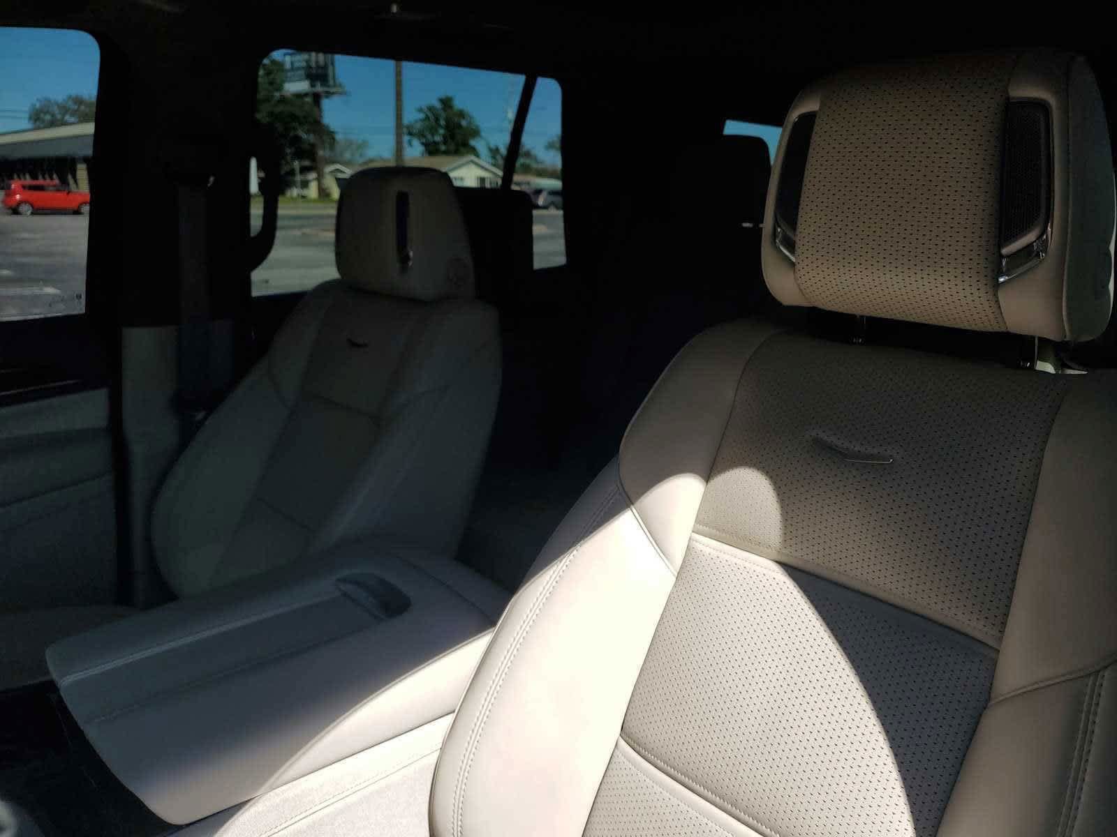 Used 2024 Cadillac Escalade Sport Platinum w/ LPO, ONYX Package AWD/4WD image 18